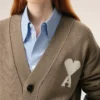 Beige Ami de Coeur Cardigan i ull Beige Ami de Coeur Cardigan i ull