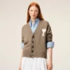 Beige Ami de Coeur Cardigan i ull Beige Ami de Coeur Cardigan i ull