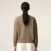 Beige Ami de Coeur Sweater i ull och bomull med rund hals Beige Ami de Coeur Sweater i ull och bomull med rund hals