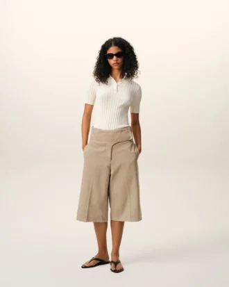 Beige bomullsbermudashorts med omlottbälte