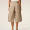 Beige bomullsbermudashorts med omlottbälte