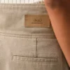 Beige bomullsbermudashorts med omlottbälte