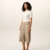 Beige bomullsbermudashorts med omlottbälte