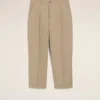 Beige bomullsbyxor i karotmodell med oversized-passform Beige bomullsbyxor i karotmodell med oversized-passform