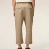 Beige bomullsbyxor i karotmodell med oversized-passform Beige bomullsbyxor i karotmodell med oversized-passform