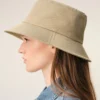 Beige bomullshatt från Ami de Coeur Beige bomullshatt från Ami de Coeur