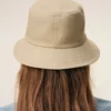 Beige bomullshatt från Ami de Coeur Beige bomullshatt från Ami de Coeur