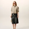 Beige bomullsskjorta i kort modell med präglad Ami de Coeur Beige bomullsskjorta i kort modell med präglad Ami de Coeur