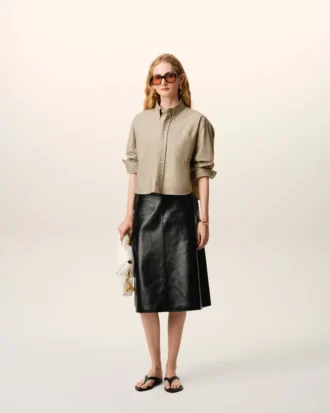 Beige bomullsskjorta i kort modell med präglad Ami de Coeur