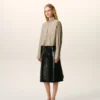 Beige bomullsskjorta i kort modell med präglad Ami de Coeur Beige bomullsskjorta i kort modell med präglad Ami de Coeur