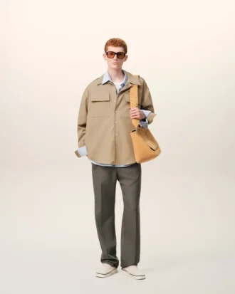 Beige bomullsskjorta i saharienne-stil
