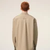 Beige bomullsskjorta i saharienne-stil