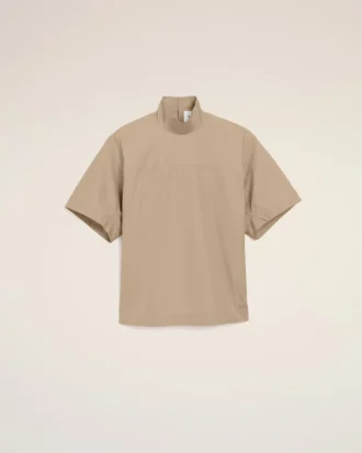 Beige bomullströja med ståkrage och knappar
