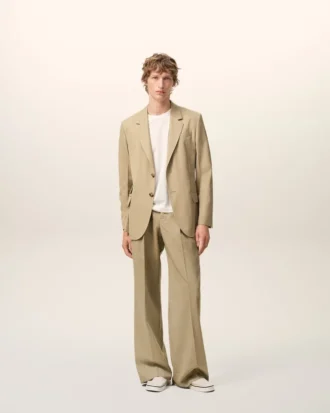Beige jacka i ny ull med enkelknäppning och rak passform