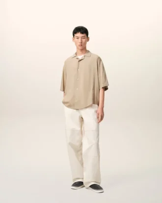 Beige kortärmad broderad Ami Paris-skjorta i boxig modell