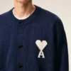 Blå Ami de Coeur Cardigan i ull med rund hals Blå Ami de Coeur Cardigan i ull med rund hals