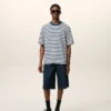 Blå bomulls-T-shirt med boxig passform, marinière-stil och Ami de Coeur-tryck Blå bomulls-T-shirt med boxig passform, marinière-stil och Ami de Coeur-tryck