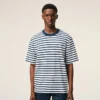 Blå bomulls-T-shirt med boxig passform, marinière-stil och Ami de Coeur-tryck Blå bomulls-T-shirt med boxig passform, marinière-stil och Ami de Coeur-tryck