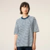 Blå bomulls-T-shirt med boxig passform, marinière-stil och Ami de Coeur-tryck Blå bomulls-T-shirt med boxig passform, marinière-stil och Ami de Coeur-tryck