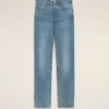 Blå bomullsjeans i klassisk passform Blå bomullsjeans i klassisk passform