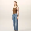 Blå bomullsjeans i klassisk passform Blå bomullsjeans i klassisk passform