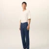 Blå bomullsjeans i klassisk passform Blå bomullsjeans i klassisk passform