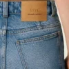 Blå bomullsjeans i klassisk passform Blå bomullsjeans i klassisk passform