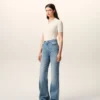 Blå bomullsjeans med utsvängda ben Blå bomullsjeans med utsvängda ben