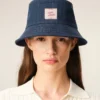 Blå denimhatt med Ami Paris Heritage-märke Blå denimhatt med Ami Paris Heritage-märke