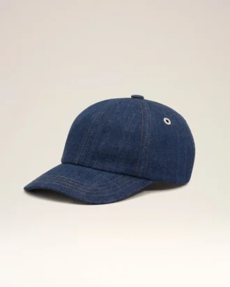 Blå denimkeps med Ami Paris-märke på sidan Blå denimkeps med Ami Paris-märke på sidan