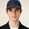 Blå denimkeps med Ami Paris-märke på sidan Blå denimkeps med Ami Paris-märke på sidan