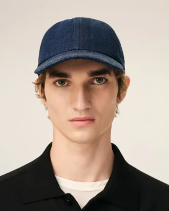 Blå denimkeps med Ami Paris-märke på sidan Blå denimkeps med Ami Paris-märke på sidan
