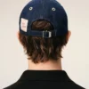 Blå denimkeps med Ami Paris-märke på sidan Blå denimkeps med Ami Paris-märke på sidan