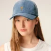 Blå denimkeps med broderat Ami de Coeur-märke Blå denimkeps med broderat Ami de Coeur-märke