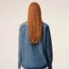 Blå denimskjorta i bomull med Ami de Coeur-motiv Blå denimskjorta i bomull med Ami de Coeur-motiv