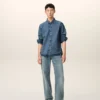 Blå denimskjorta i bomull med Ami de Coeur-motiv Blå denimskjorta i bomull med Ami de Coeur-motiv