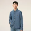 Blå denimskjorta i bomull med Ami de Coeur-motiv Blå denimskjorta i bomull med Ami de Coeur-motiv