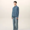 Blå denimskjorta i bomull med Ami de Coeur-motiv Blå denimskjorta i bomull med Ami de Coeur-motiv