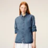 Blå denimskjorta i bomull med Ami de Coeur-motiv Blå denimskjorta i bomull med Ami de Coeur-motiv
