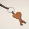 Brun lädernyckelring Ami de Coeur Brun lädernyckelring Ami de Coeur