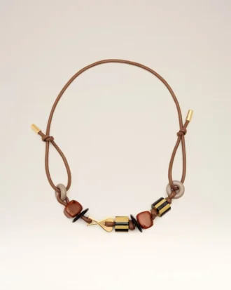 Brunt läderhalsband Ami de Coeur Pearls Brunt läderhalsband Ami de Coeur Pearls