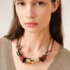 Brunt läderhalsband Ami de Coeur Pearls Brunt läderhalsband Ami de Coeur Pearls