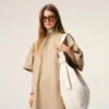 Etienne crossbody-väskan i vitt Taurillon-läder Etienne crossbody-väskan i vitt Taurillon-läder