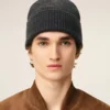 Grå Ami de Coeur Beanie i ull Grå Ami de Coeur Beanie i ull
