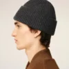 Grå Ami de Coeur Beanie i ull Grå Ami de Coeur Beanie i ull