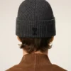 Grå Ami de Coeur Beanie i ull Grå Ami de Coeur Beanie i ull