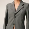 Grå enkelknäppt, figursydd kappa i ny ull Grå enkelknäppt, figursydd kappa i ny ull