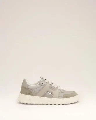 Gråa sneakers i kohud från A Walk Gråa sneakers i kohud från A Walk