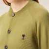 Grön Ami de Coeur Cardigan i ull med rund hals Grön Ami de Coeur Cardigan i ull med rund hals