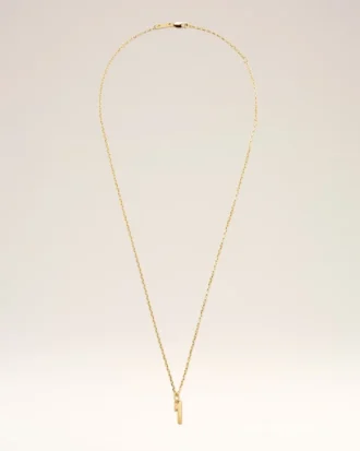 Halsband med hamrat ”1”-hänge i guldmässing Halsband med hamrat ”1”-hänge i guldmässing
